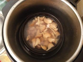 腱子肉猴头菇汤的做法图解7