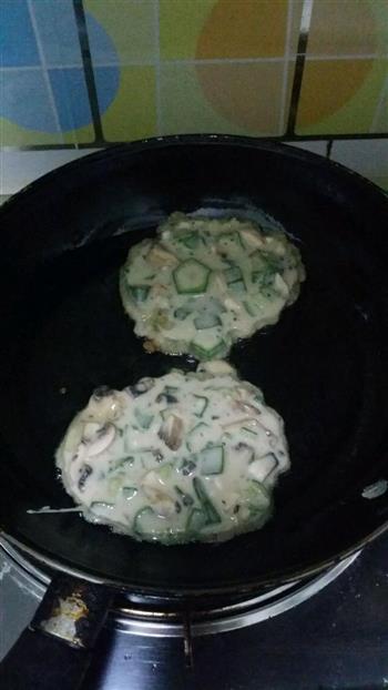 秋葵蘑菇煎饼的做法图解3