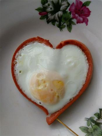 爱心早餐-香肠煎蛋的做法步骤4