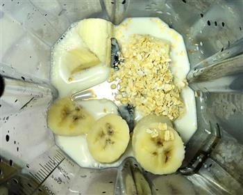 30秒香蕉牛奶的做法步骤4