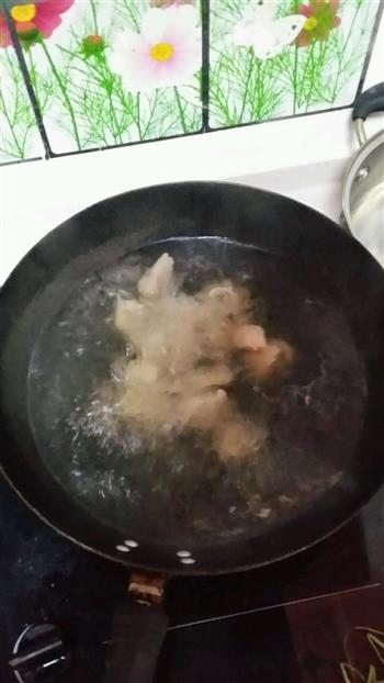 砂锅玉米胡萝卜排骨汤的做法步骤1