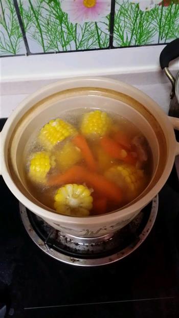 砂锅玉米胡萝卜排骨汤的做法步骤5