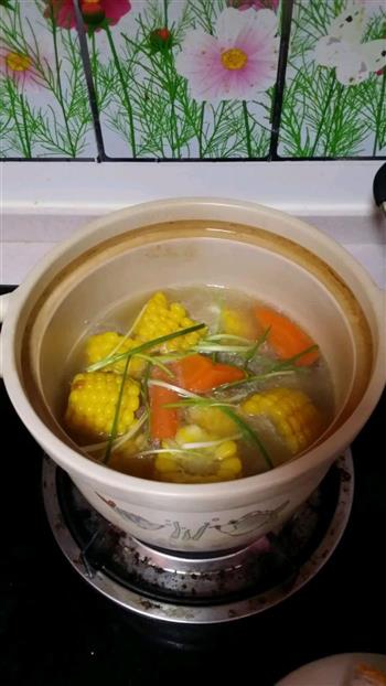 砂锅玉米胡萝卜排骨汤的做法步骤6