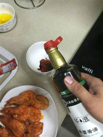 草菌酱油 油焖大虾的做法步骤7