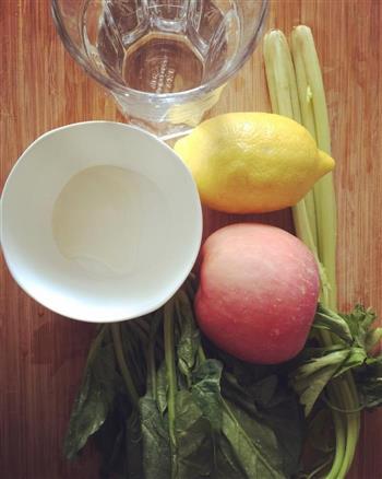 果汁Wagas绿野仙踪芹菜 菠菜 柠檬 苹果的做法步骤2