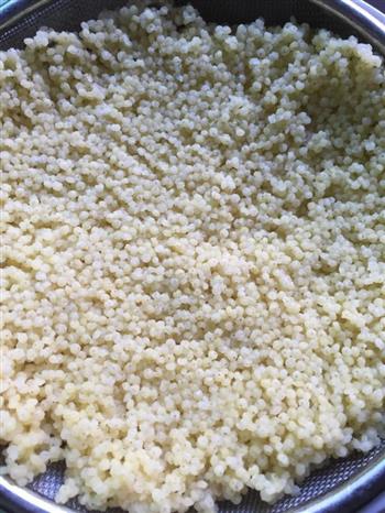 自制小米炒饭的做法步骤1