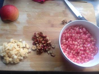苹果羹红枣羹水果羹的做法步骤1