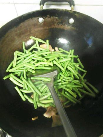 豇豆青椒炒肉片的做法步骤5