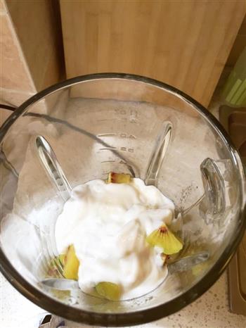 酸奶猕猴桃汁的做法步骤3