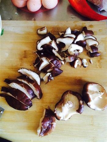 香菇油菜肉丝面的做法步骤1