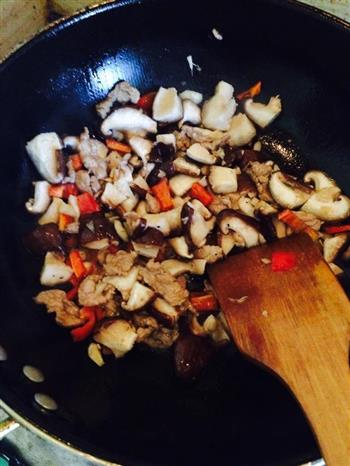香菇油菜肉丝面的做法步骤8