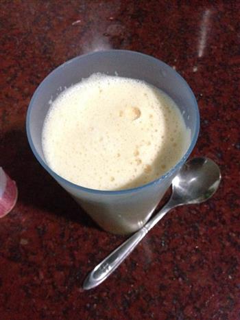 哈密瓜酸奶汁的做法步骤1