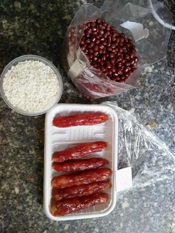 红豆香肠焖饭的做法步骤1