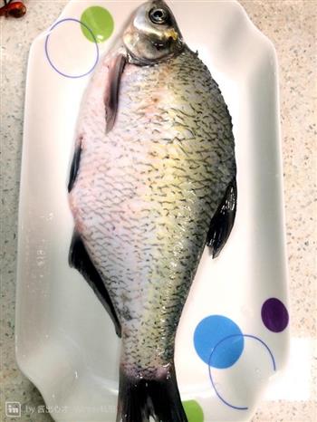 私房冬菜蒸鳊鱼的做法图解1