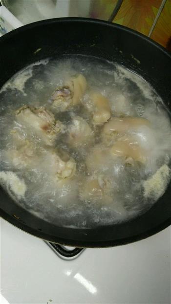 酱烧猪脚砂锅煲的做法步骤4