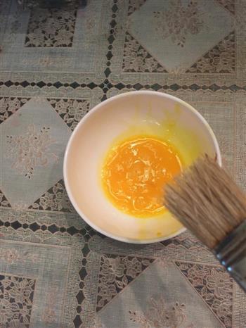蛋黄莲蓉月饼的做法步骤11