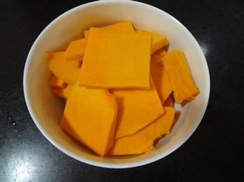 在家也能轻松制作的营养早餐—红豆南瓜面包的做法步骤2