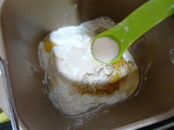 在家也能轻松制作的营养早餐—红豆南瓜面包的做法步骤3