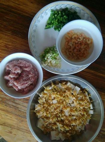虾仁肉末蒸豆腐的做法步骤2