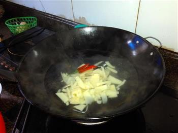 笋片带鱼汤的做法步骤2