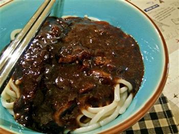 煎牛肩肉和速食韩式炸酱面的做法步骤6