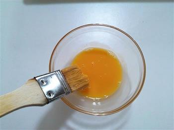 广式莲蓉蛋黄月饼的做法步骤17