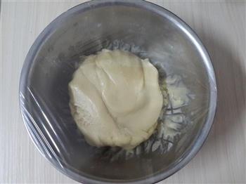 广式蛋黄莲蓉月饼的做法步骤3