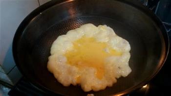黄瓜片炒鸡蛋的做法图解2