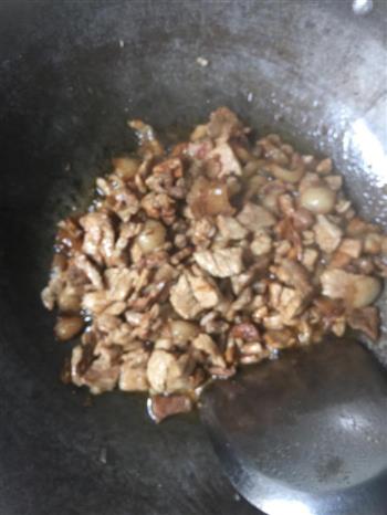 湘式蒜台炒肉的做法步骤3