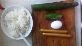 黄瓜蛋炒饭的做法步骤1
