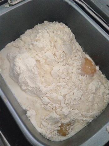 椰奶飘香豆沙小餐包的做法步骤2