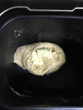 豆沙毛毛虫面包的做法步骤3