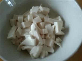 金针豆腐玉米羹的做法步骤2