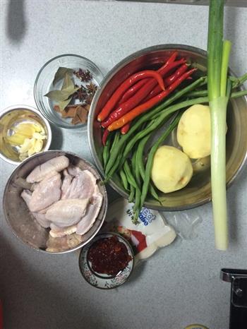 麻辣鸡翅香锅的做法步骤1