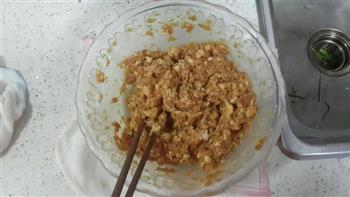 韭菜猪肉锅贴的做法步骤1