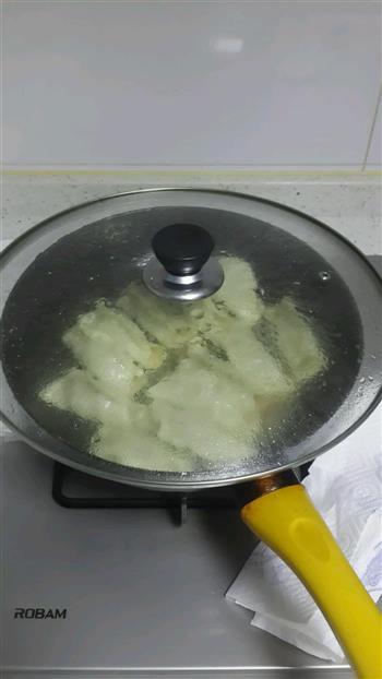 韭菜猪肉锅贴的做法步骤5
