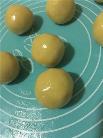 广式蛋黄莲蓉月饼的做法图解11