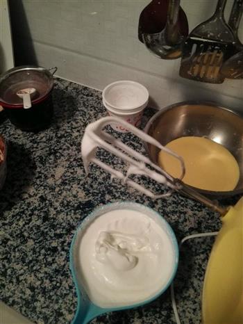 酸奶戚风杯子蛋糕的做法步骤2
