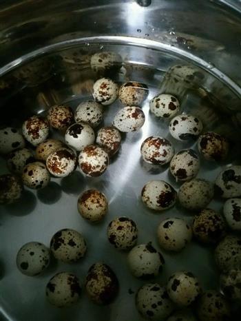 五香鹌鹑蛋的做法步骤2