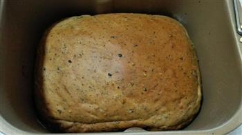 黑芝麻核桃仁奶香面包的做法步骤4