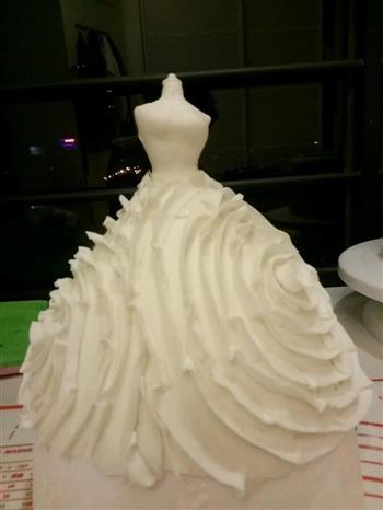 婚礼蛋糕-欧式婚纱的做法步骤15