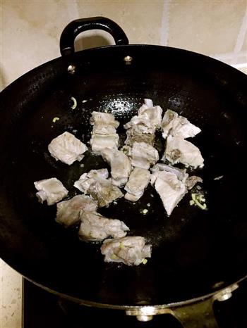红烧排骨配青菜排骨汤的做法步骤3