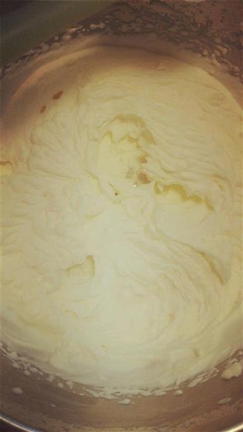 6寸奶油霜裱花蛋糕的做法步骤2