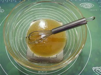广式莲蓉蛋黄月饼的做法步骤2