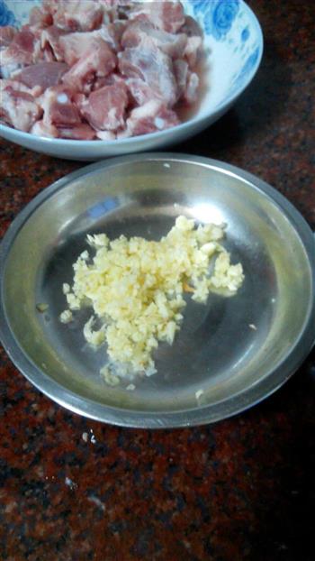 番薯粉蒸排骨的做法步骤3
