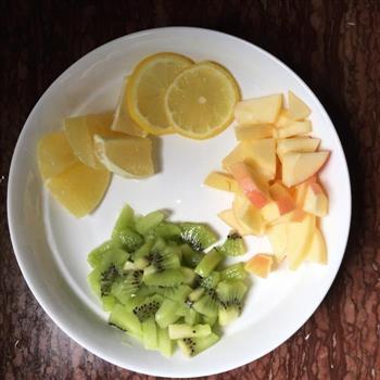 水果茶-奇异果苹果柠檬红茶的做法步骤2