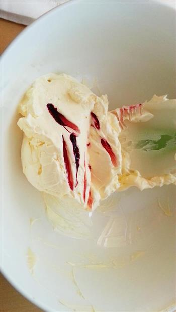 6寸奶油霜裱花蛋糕的做法步骤1