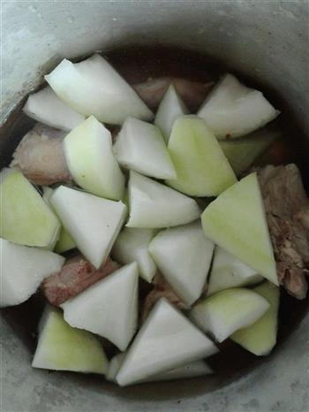 冬瓜白玉菇猪头骨汤的做法图解2