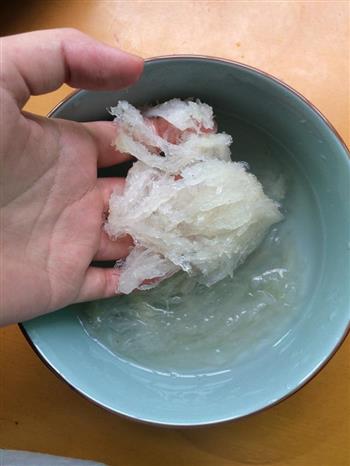 桃胶皂角米牛奶燕窝的做法图解1