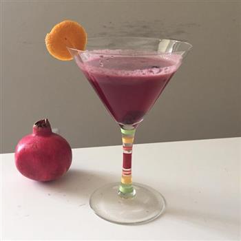 石榴蓝莓仙人掌果汁-魅影重叠的做法步骤5